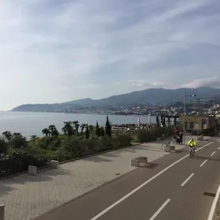 Casa Sveva, A Pochi Passi Dalle Spiagge E Dal Centro Di Arma Di Taggia. Exterior foto