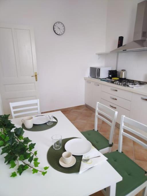 Casa Sveva, A Pochi Passi Dalle Spiagge E Dal Centro Di Arma Di Taggia. Exterior foto